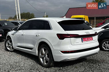 Внедорожник / Кроссовер Audi e-tron 2021 в 