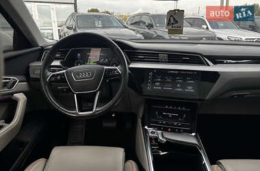 Внедорожник / Кроссовер Audi e-tron 2021 в 