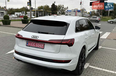 Внедорожник / Кроссовер Audi e-tron 2023 в 