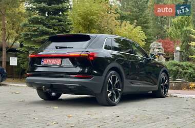 Позашляховик / Кросовер Audi e-tron 2020 в 
