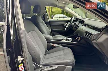 Позашляховик / Кросовер Audi e-tron 2020 в 