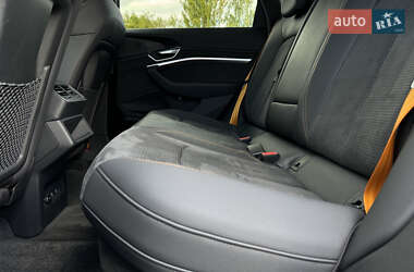Позашляховик / Кросовер Audi e-tron 2022 в 