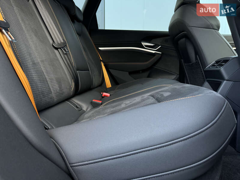 Позашляховик / Кросовер Audi e-tron 2022 в Мукачевому
