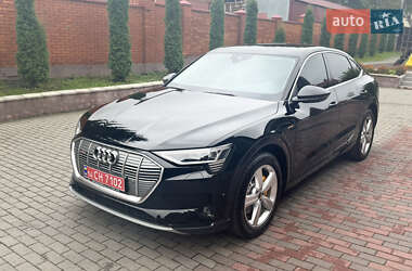 Позашляховик / Кросовер Audi e-tron 2023 в 