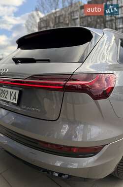 Внедорожник / Кроссовер Audi e-tron 2019 в 