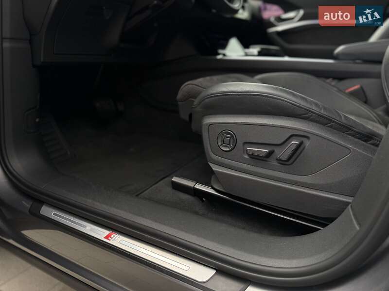 Позашляховик / Кросовер Audi e-tron 2019 в Ужгороді
