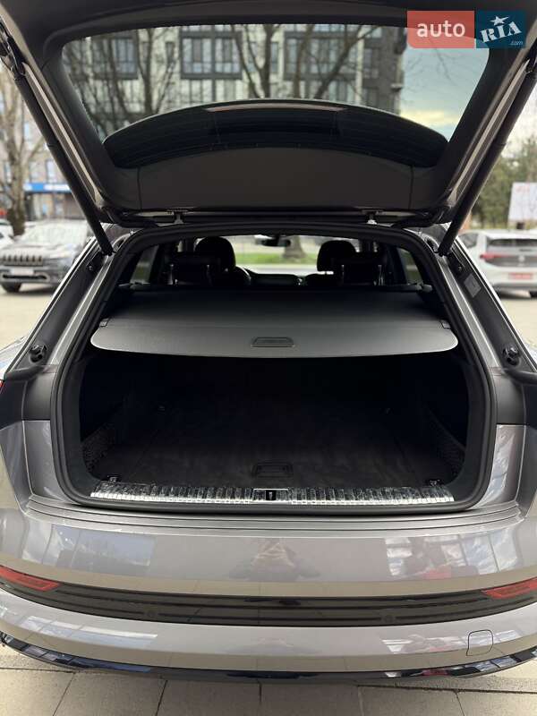Позашляховик / Кросовер Audi e-tron 2019 в Ужгороді