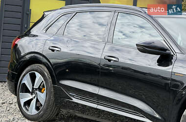 Внедорожник / Кроссовер Audi e-tron 2022 в 