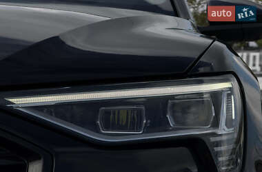 Внедорожник / Кроссовер Audi e-tron 2022 в 