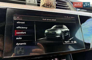 Внедорожник / Кроссовер Audi e-tron 2022 в 