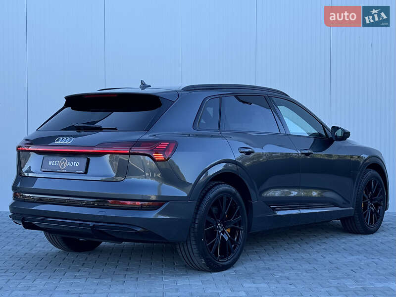 Позашляховик / Кросовер Audi e-tron 2022 в Мукачевому