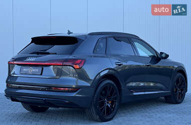 Внедорожник / Кроссовер Audi e-tron 2022 в 