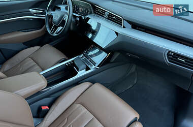 Внедорожник / Кроссовер Audi e-tron 2022 в 