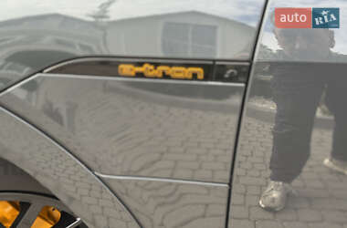 Внедорожник / Кроссовер Audi e-tron 2021 в 