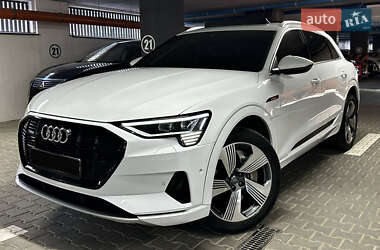 Внедорожник / Кроссовер Audi e-tron 2019 в 