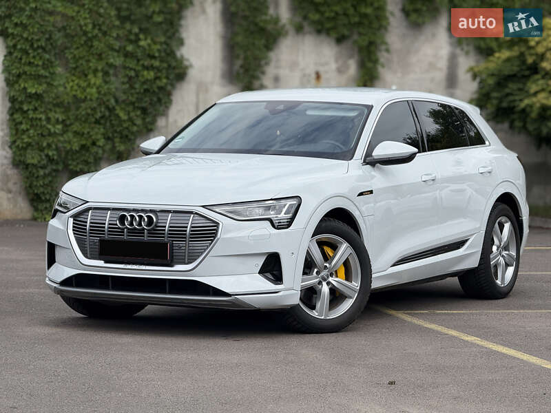 Внедорожник / Кроссовер Audi e-tron 2021 в 