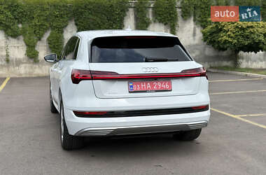 Внедорожник / Кроссовер Audi e-tron 2021 в 