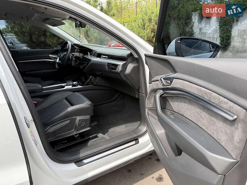 Позашляховик / Кросовер Audi e-tron 2021 в Рівному фото 37 Позашляховик / Кросовер Audi e-tron 2021 в Рівному