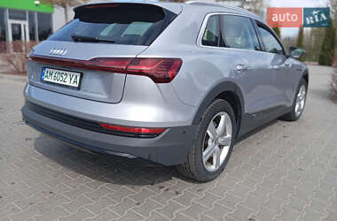 Внедорожник / Кроссовер Audi e-tron 2019 в 