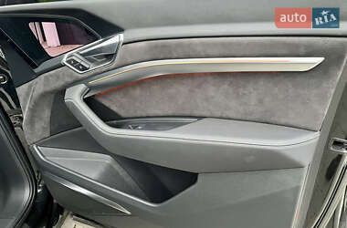 Внедорожник / Кроссовер Audi e-tron 2019 в 