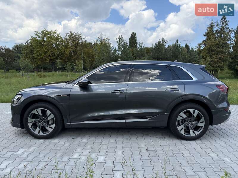 Внедорожник / Кроссовер Audi e-tron 2021 в Киеве