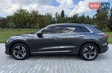 Позашляховик / Кросовер Audi e-tron 2021 в 