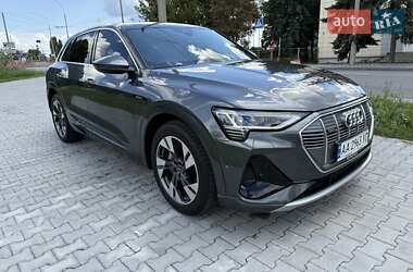 Позашляховик / Кросовер Audi e-tron 2021 в 