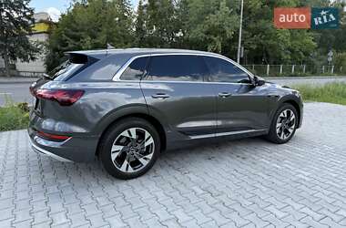 Позашляховик / Кросовер Audi e-tron 2021 в 