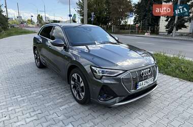 Позашляховик / Кросовер Audi e-tron 2021 в 