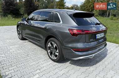 Позашляховик / Кросовер Audi e-tron 2021 в 