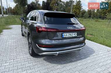 Позашляховик / Кросовер Audi e-tron 2021 в 