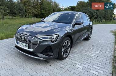 Позашляховик / Кросовер Audi e-tron 2021 в 