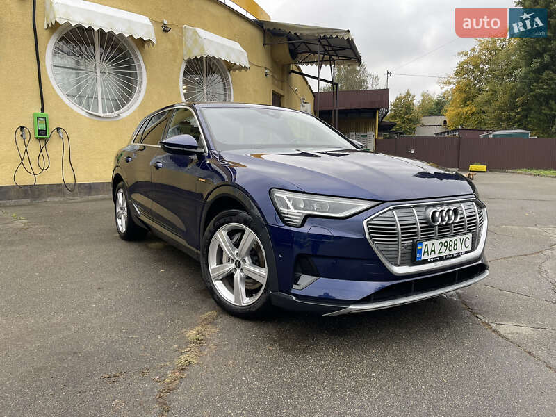 Позашляховик / Кросовер Audi e-tron 2021 в 