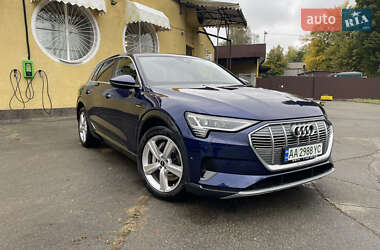Позашляховик / Кросовер Audi e-tron 2021 в 