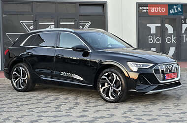Внедорожник / Кроссовер Audi e-tron 2021 в 