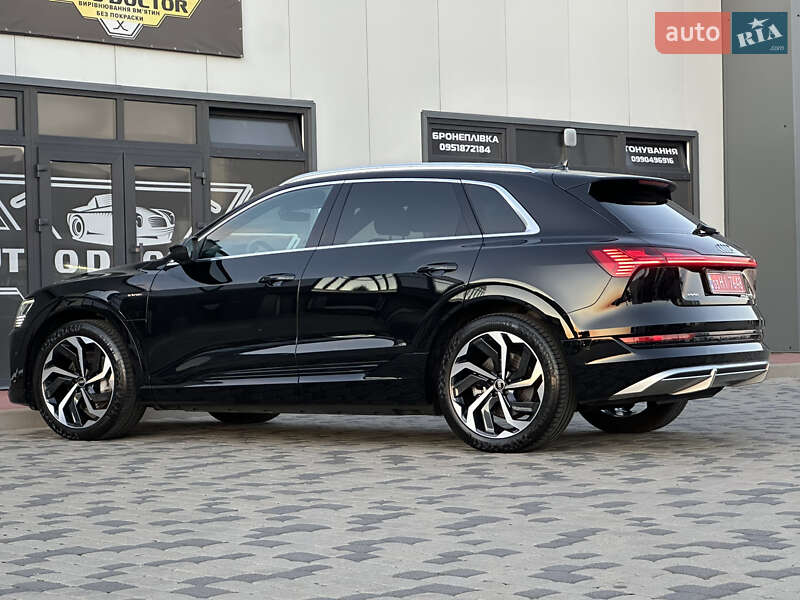 Позашляховик / Кросовер Audi e-tron 2021 в Мукачевому