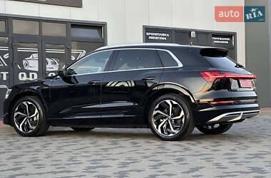 Внедорожник / Кроссовер Audi e-tron 2021 в 