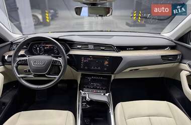 Внедорожник / Кроссовер Audi e-tron 2023 в 