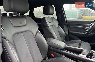 Позашляховик / Кросовер Audi e-tron 2021 в 