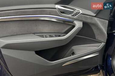 Позашляховик / Кросовер Audi e-tron 2021 в 
