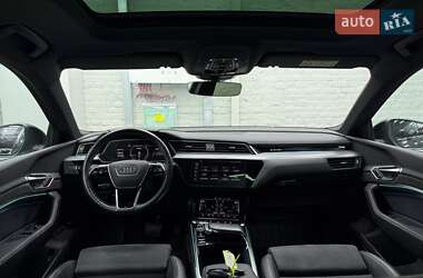 Позашляховик / Кросовер Audi e-tron 2021 в 
