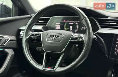 Позашляховик / Кросовер Audi e-tron 2021 в 