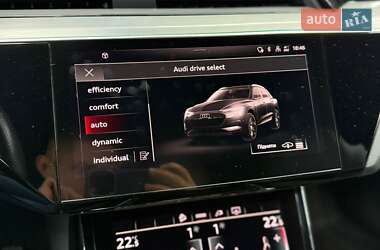 Позашляховик / Кросовер Audi e-tron 2021 в 