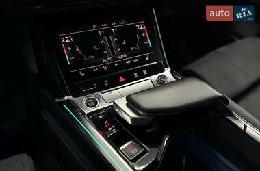 Позашляховик / Кросовер Audi e-tron 2021 в 
