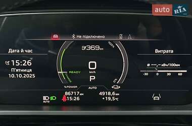 Позашляховик / Кросовер Audi e-tron 2021 в 