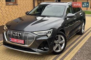 Позашляховик / Кросовер Audi e-tron 2022 в 