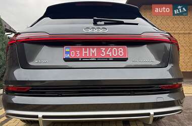 Позашляховик / Кросовер Audi e-tron 2022 в 