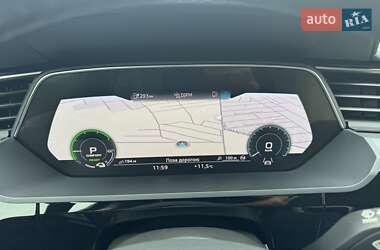 Позашляховик / Кросовер Audi e-tron 2022 в 
