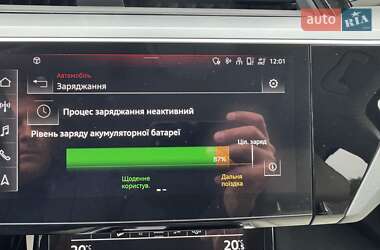 Позашляховик / Кросовер Audi e-tron 2022 в 