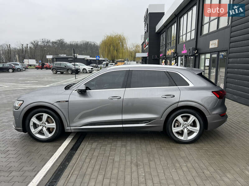 Позашляховик / Кросовер Audi e-tron 2019 в Снятині фото 15 Позашляховик / Кросовер Audi e-tron 2019 в Снятині